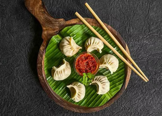 CHICKEN MOMOS