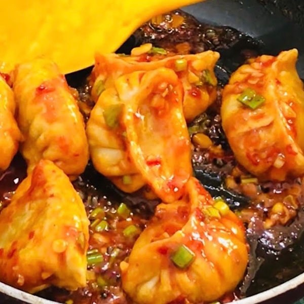 VEG SCHEZWAN MOMOS 500GMS (20 PCS)