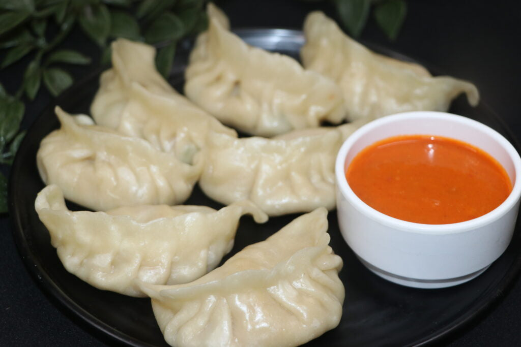 VEG MOMOS 500GMS (20 PCS)
