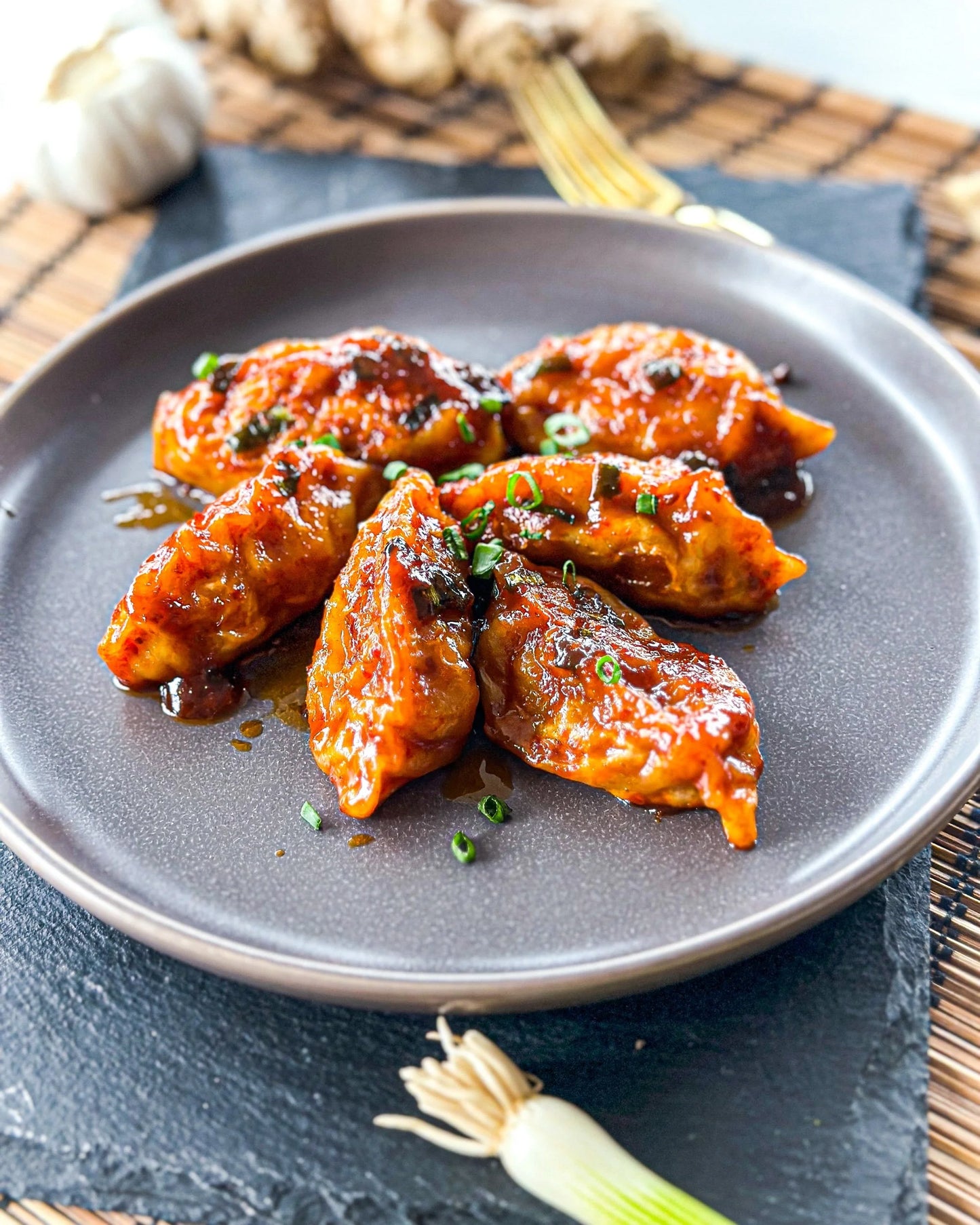 VEG SCHEZWAN MOMOS 500GMS (20 PCS)